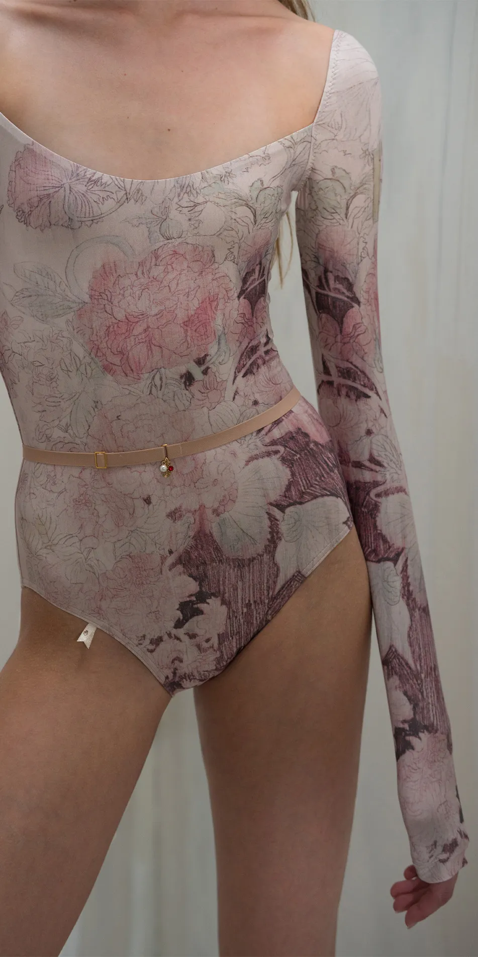 Printed sweetheart neckline leotard in dusty pink front cropped sleeve