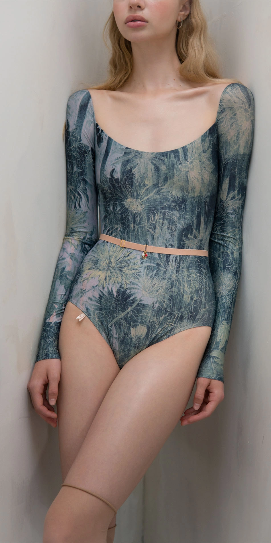 Printed sweetheart neckline leotard in light blue front cropped slouching